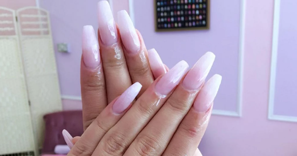 How do infills on acrylic nails? Step-by-step guide
