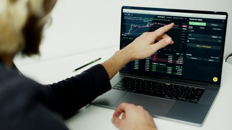 3 Ways to Build Your Trading Career with No Initial Investment