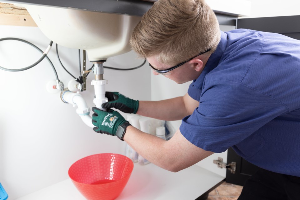 How to Know When to Call a Plumber: 11 Signs You Shouldn’t Ignore